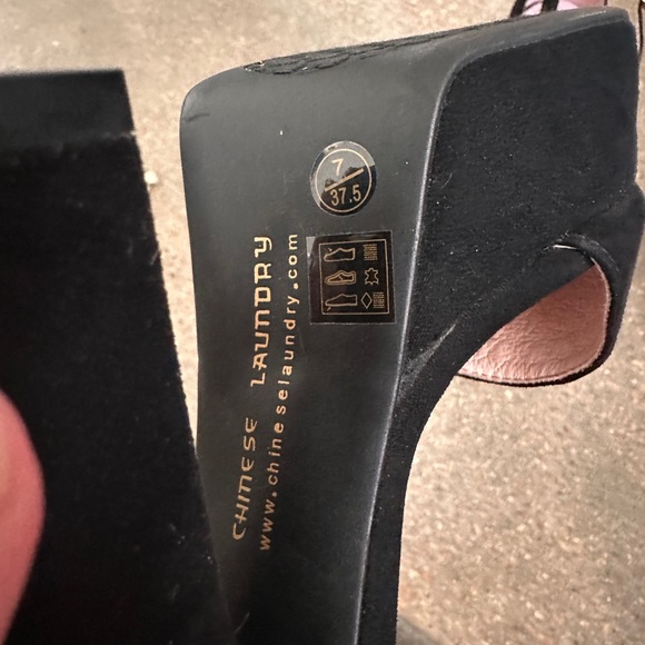 Chinese Laundry Black Platform Sandal - Picture 5 of 6